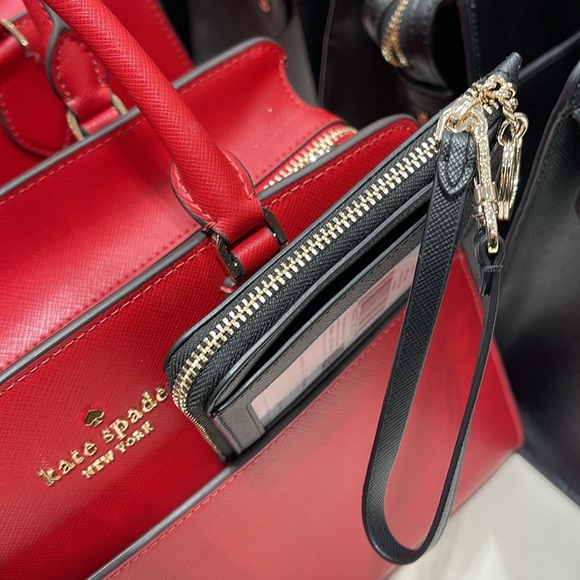 Kate Spade Schuyler Small Card Holder Wristlet
Black 
NWT - Picture 7 of 16